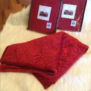 Set of 3 Red pillow shams